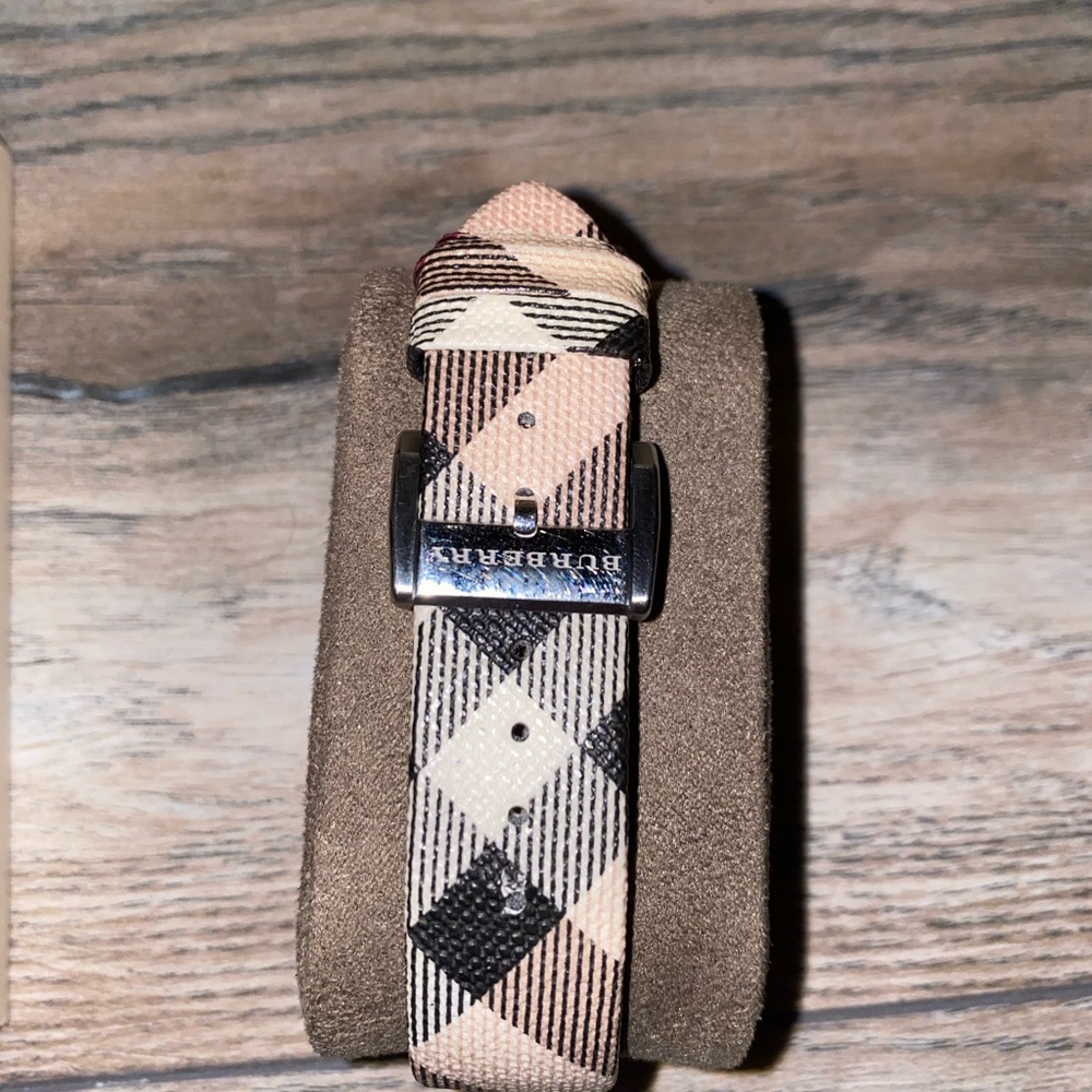 Burberry watch - Picture 3 of 4